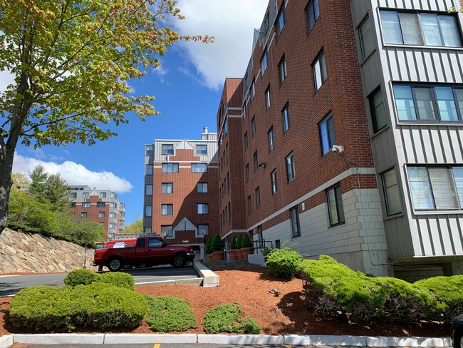 100 Ledgewood Dr, Unit 515 in Stoneham, MA - Foto de edificio - Building Photo