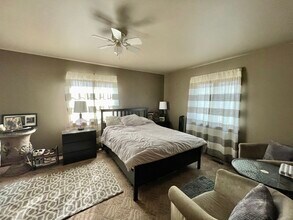 76 W Washington St in Oswego, IL - Building Photo - Building Photo