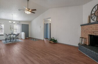 7166 Gallery Rdg in San Antonio, TX - Foto de edificio - Building Photo