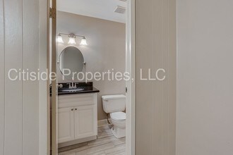 2467 Brownlee St-Unit -8 in Baton Rouge, LA - Foto de edificio - Building Photo