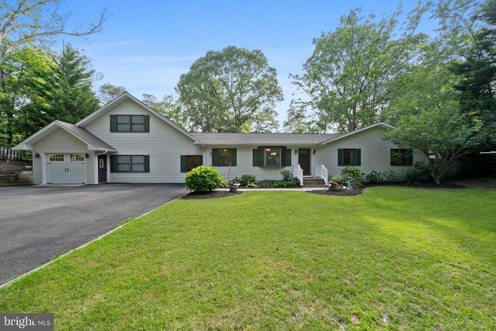 44604 Smiths Nursery Rd in Hollywood, MD - Building Photo