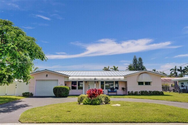 1014 SE 14th Ave in Deerfield Beach, FL - Building Photo - Building Photo