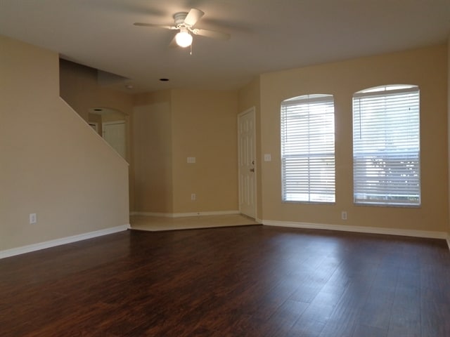 2820 Prairie Iris Dr in Land O Lakes, FL - Building Photo - Building Photo