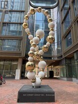 88 Queen St E in Toronto, ON - Building Photo