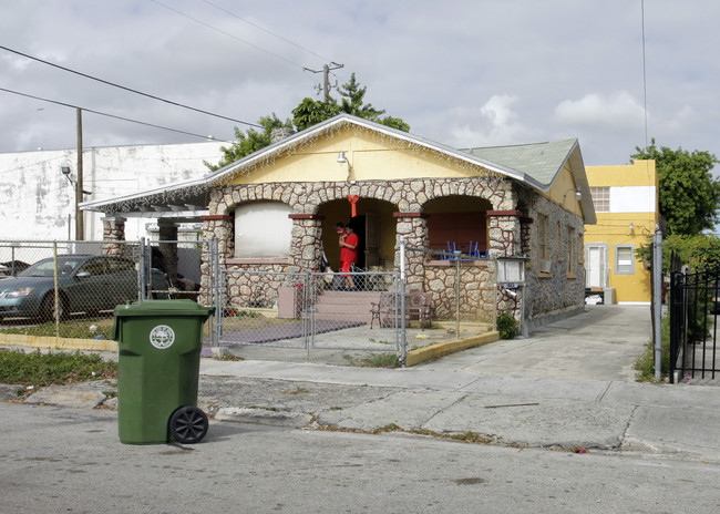 1151-1153 NW 6th St in Miami, FL - Building Photo - Building Photo