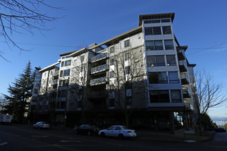 Adelaide in Seattle, WA - Foto de edificio - Building Photo