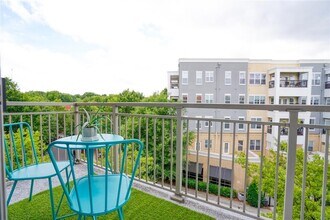 245 N Highland Ave NE in Atlanta, GA - Building Photo - Building Photo