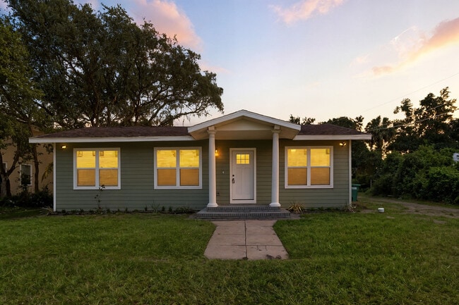 property at 701 W Plaza Pl