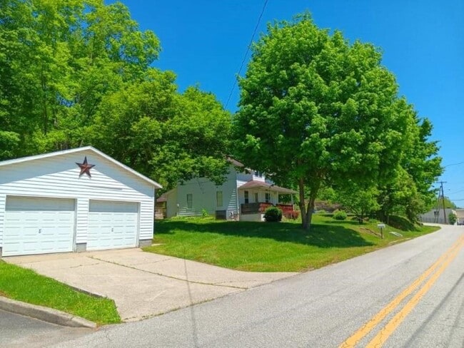 230 Terrace Ave in Huntington, WV - Foto de edificio - Building Photo