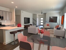 8212 City Top Blvd in Austin, TX - Building Photo