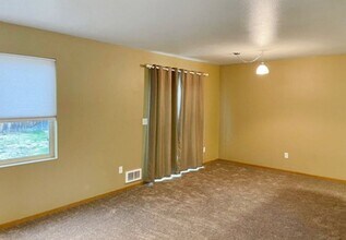 2104 N Yellowstone St in Ellensburg, WA - Building Photo - Building Photo