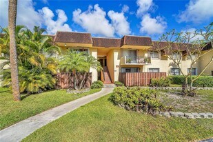 13720 SW 90th Ave in Miami, FL - Building Photo