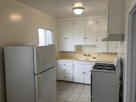 956 E Appleton St, Unit 201