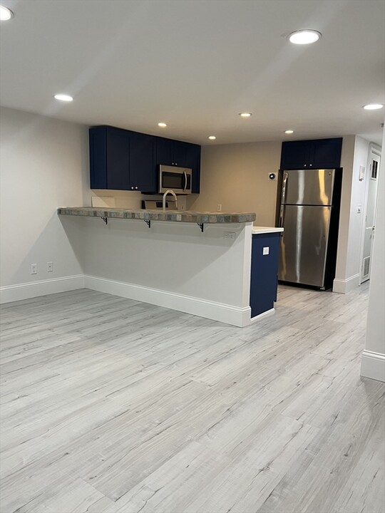 571 E Broadway, Unit 1 in Boston, MA - Building Photo