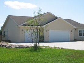 227 Dakota Trl in Brookings, SD - Building Photo