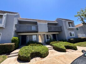 32 Eagle Pt, Unit 2nd floor in Irvine, CA - Building Photo