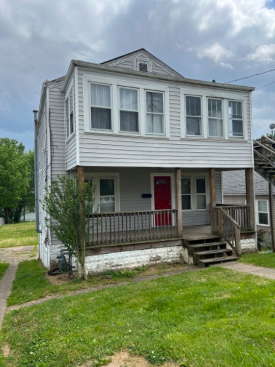 403 W Virginia Ave in Dunbar, WV - Building Photo
