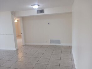 5900 NW 17th Pl in Sunrise, FL - Building Photo - Building Photo