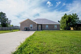 2143 Soman Ln in Kaufman, TX - Building Photo