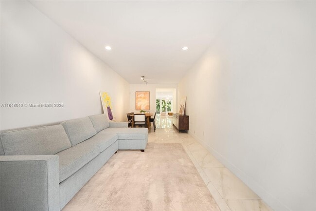 2938 Catalina St in Miami, FL - Building Photo - Building Photo