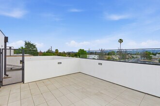 5805 Kester Ave in Van Nuys, CA - Building Photo - Building Photo