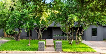 2105 Brunswick Dr in Austin, TX - Building Photo - Building Photo