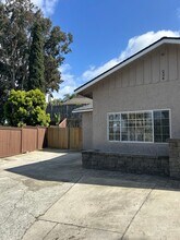 224 Guajome St, Unit Unit B in Vista, CA - Building Photo - Building Photo
