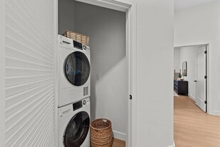 1642 E 56th St in Chicago, IL - Building Photo