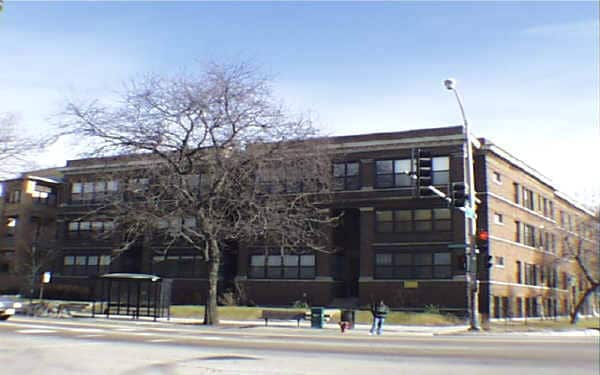 6949 N Sheridan Rd in Chicago, IL - Building Photo