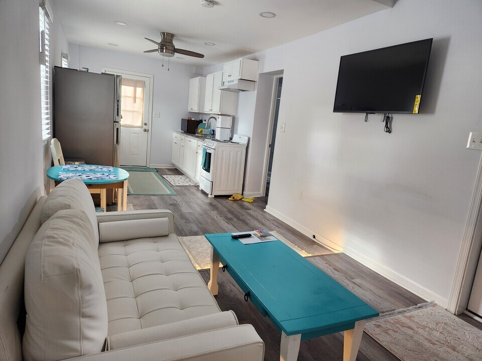 1204 Lossing Ave, Unit Blue bldg in Colonial Beach, VA - Building Photo