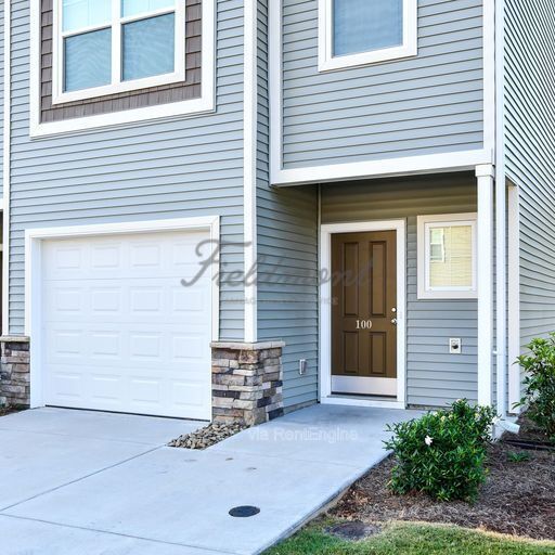 100 Bluet Ln in Taylors, SC - Building Photo - Building Photo