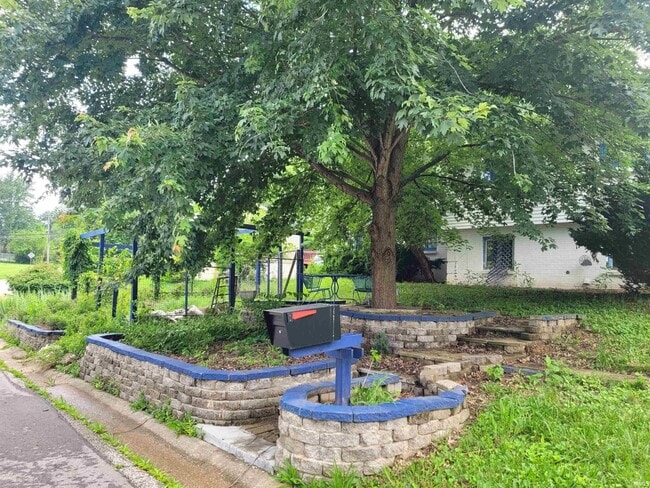 property at 4425 E Cambridge Ct