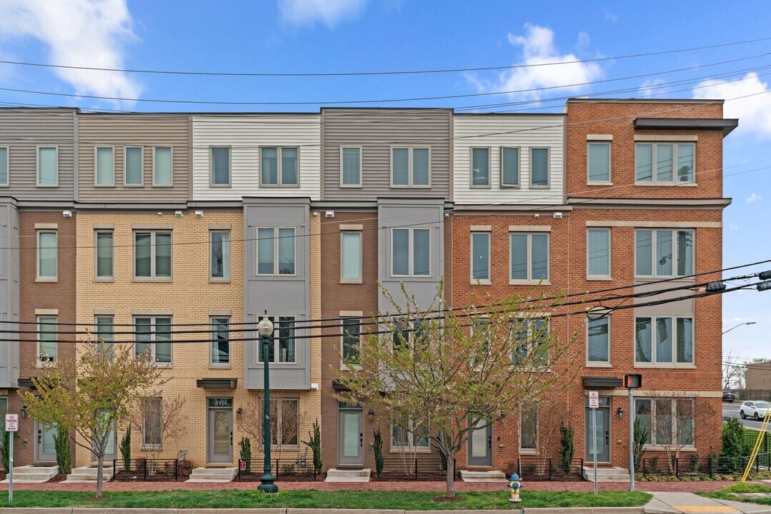 1926 Chapman Ave in Rockville, MD - Building Photo
