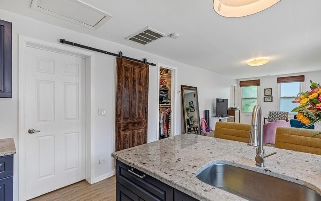 520 N Ada St, Unit Garden in Chicago, IL - Foto de edificio - Building Photo