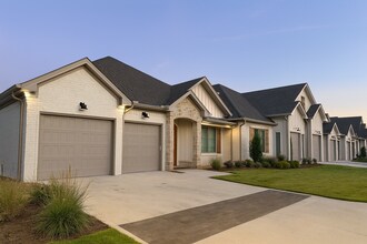 Rosemary Villas at Chenal in Little Rock, AR - Building Photo - Interior Photo