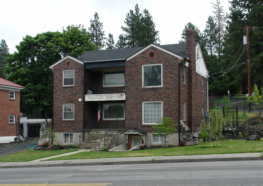 1025 S Monroe St in Spokane, WA - Foto de edificio