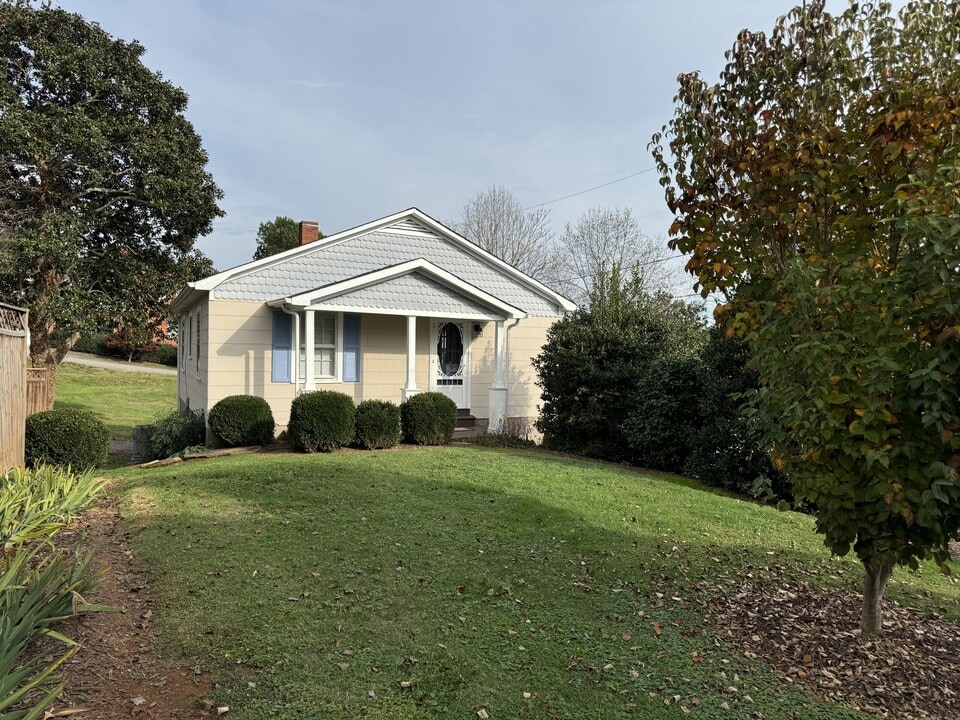 509 1/2 F St in North Wilkesboro, NC - Building Photo