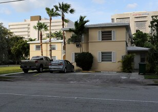 105-109 Calabria Ave in Coral Gables, FL - Building Photo - Building Photo