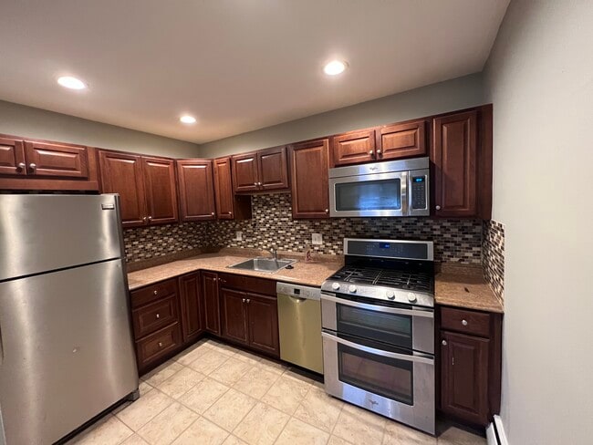 151 Burmont Rd, Unit 1st Floor in Drexel Hill, PA - Building Photo - Building Photo