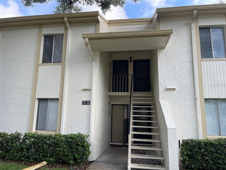112 Palmetto Ct in Oldsmar, FL - Building Photo