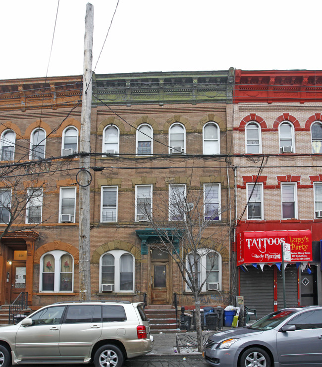 231 Wyckoff Ave in Brooklyn, NY - Building Photo - Building Photo