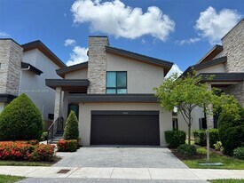 10240 NW 76th Terrace in Doral, FL - Building Photo