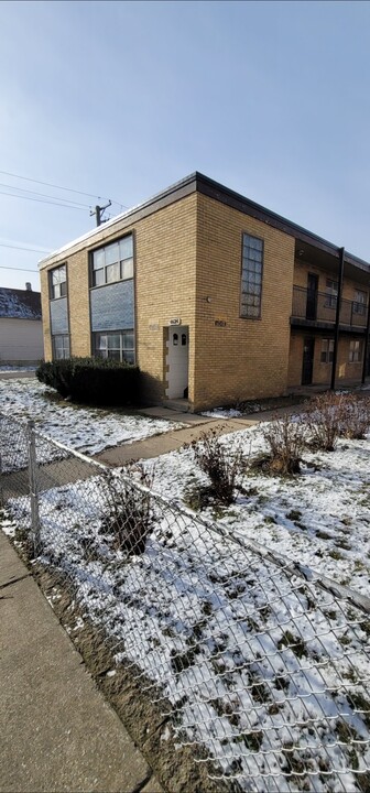 6624 S Hartwell Ave in Chicago, IL - Building Photo