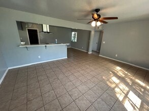 419 W Walnut Ave in Visalia, CA - Building Photo - Building Photo