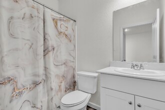 404 Stone Creek Blvd in Glenn Heights, TX - Building Photo - Building Photo