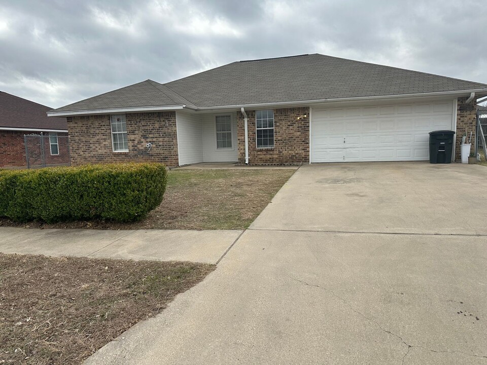 2204 Ledgestone Dr in Killeen, TX - Building Photo