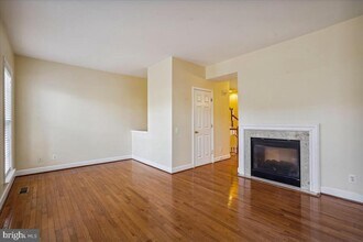 2481 Walnut Rocker Ln in Herndon, VA - Building Photo - Building Photo