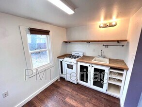 122 W Pine St in Rogers, AR - Building Photo - Building Photo