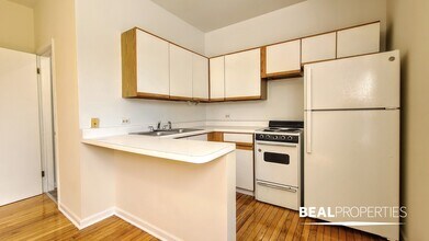 635 W Barry Ave in Chicago, IL - Building Photo - Building Photo