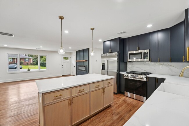 891 Daniell Dr SE in Smyrna, GA - Building Photo - Building Photo